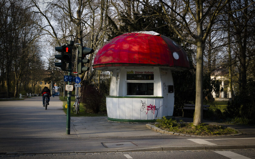 DönerPilz in Regensburg. Begrüßung am Bahnhof. Foto: Hufner