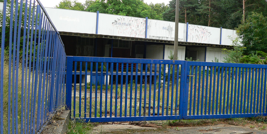 Mehr über den Artikel erfahren Die Diskothek im Sterben liegend