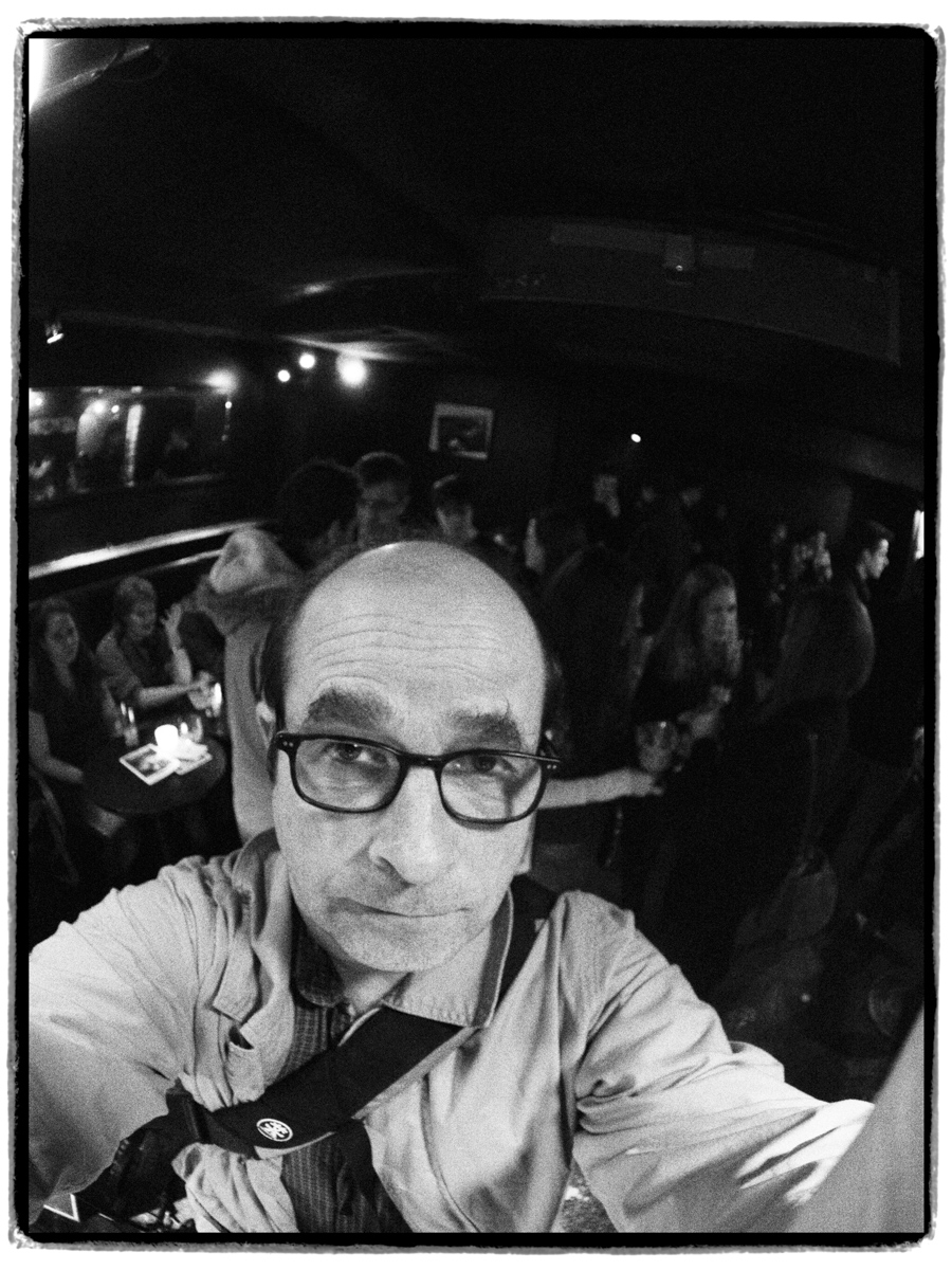 Mehr über den Artikel erfahren Privattentate – Oder: Kann man mit einem Flugzeugträger Kunst machen?