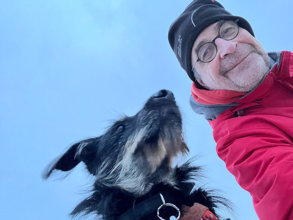 Tsuki und Hufi. Zusammen 61. Foto: Selfie mit wildem Hund