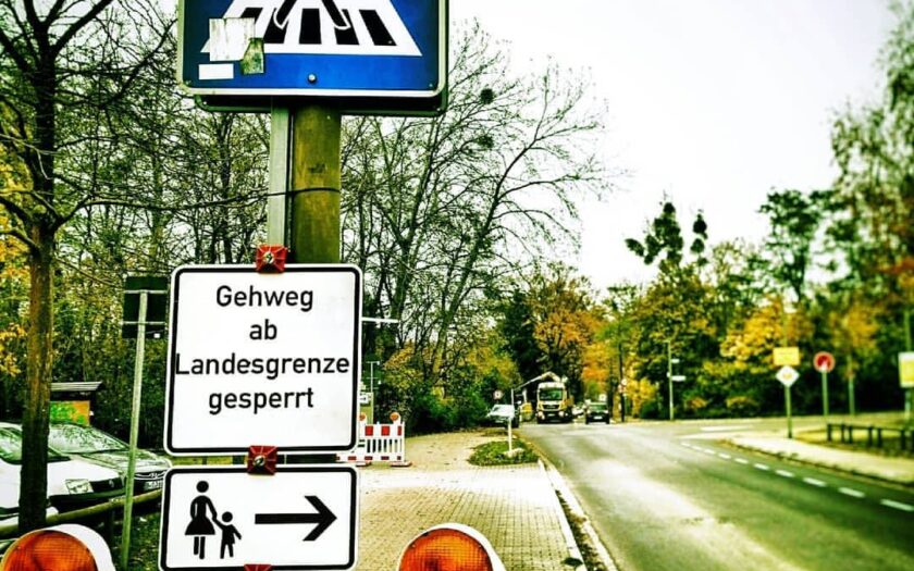 Aufschwung West. Die Mauer in unseren Köpfen. Fehlt nur noch der Schlagbaum zwischen Berlin und Brandenburg. MH