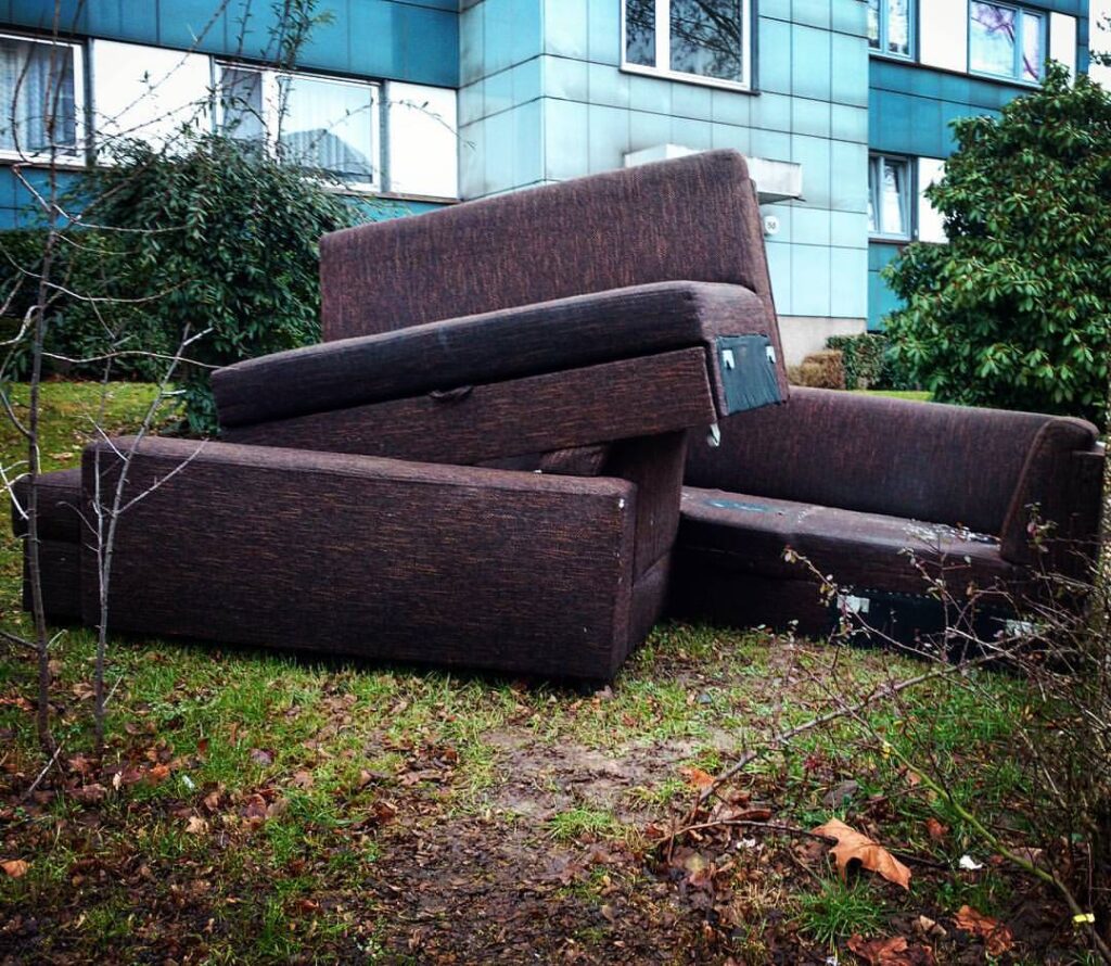 #Kunst vorm Bau. Eine gemütliche Sofaecke im Pott. Foto: Hufner