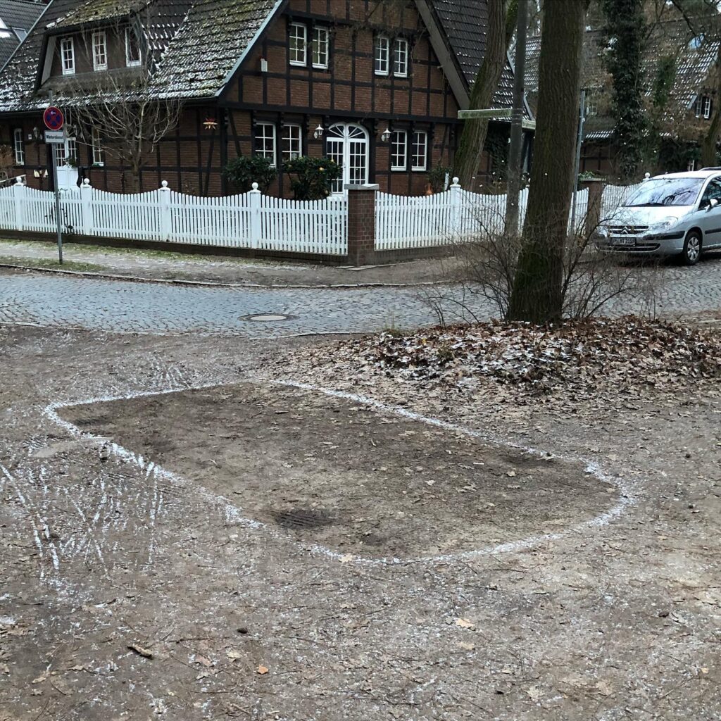 Einem Verbrechen in Kleinmachnow auf der Spur? UFO gelandet der Diesseitigen? Ich habe Sorge. Foto: Hufner